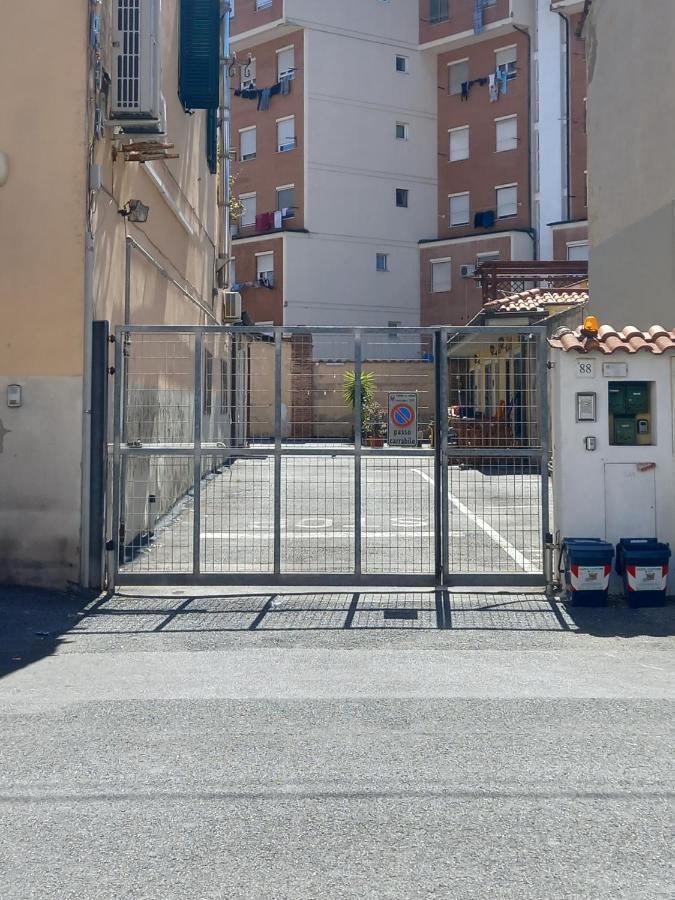 "La Casita", 2 Floors Apartment, Private Parking 1 Car Or 2 Bikes, Air-Cond And Terrace Livorno Eksteriør billede