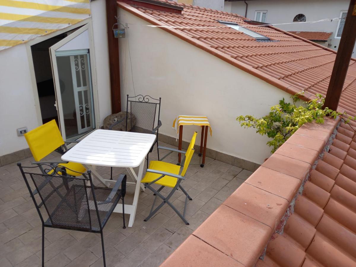"La Casita", 2 Floors Apartment, Private Parking 1 Car Or 2 Bikes, Air-Cond And Terrace Livorno Eksteriør billede